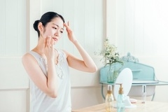 
            間違ったスキンケアがシワの原因に！？ 注意したいポイントは？